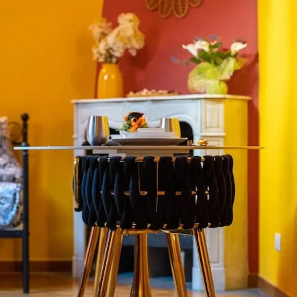 22 Home - Parcheggio privato - accogliente - collegamento Sardegna e Corsica, hotel in Livorno