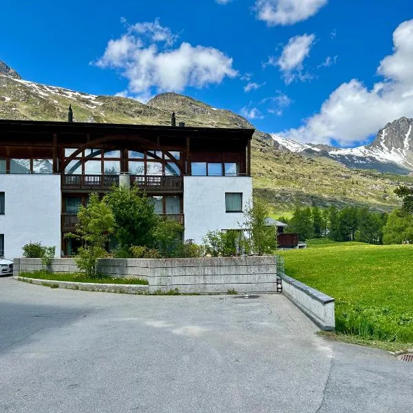 Alpine Studio Apartment, hotel v destinaci Maloja