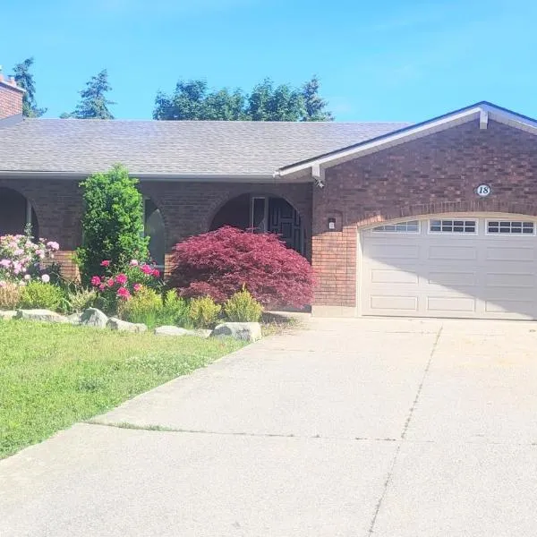 Cozy Home Close to Attractions in Niagara Falls, hotel v destinaci Thorold