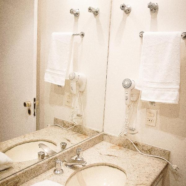 Apê Bienal Suits, arrumação, manobrista e piscina - Foto 3