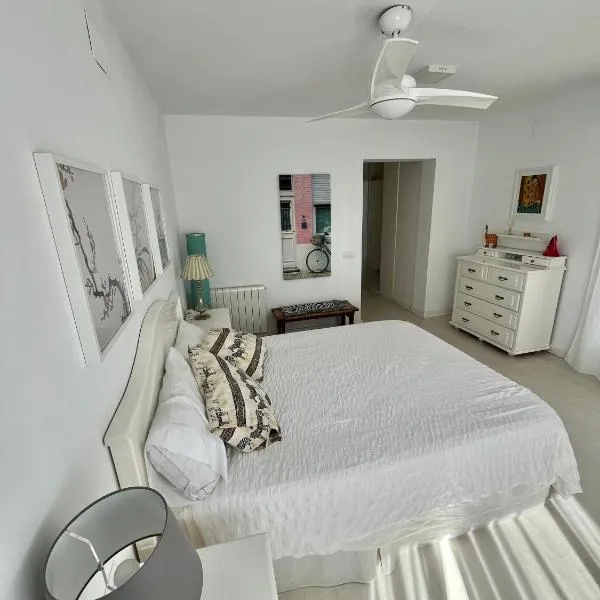 Soleada,amplia con baño privado, hotel v destinácii Montequinto
