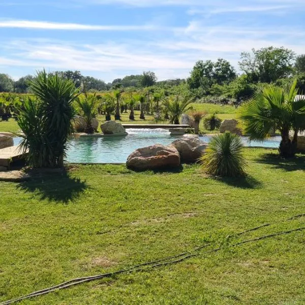 Le Mas des Cerisiers JACUZZI et SAUNA inclus pour tous les logements, hotel v Avignonu