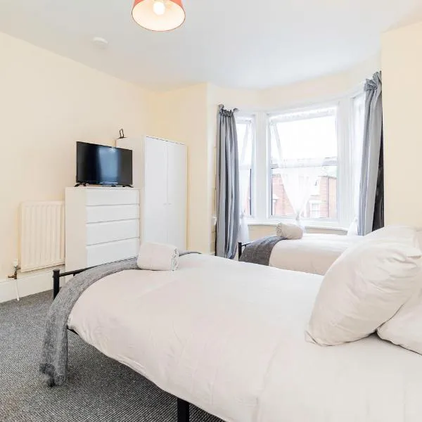 Shirley House 5, Guest House, Self Catering, Self Check in with smart locks, use of Fully Equipped Kitchen, close to City Centre, Ideal for Longer Stays and Fawley contractors, hotel v destinaci Southampton