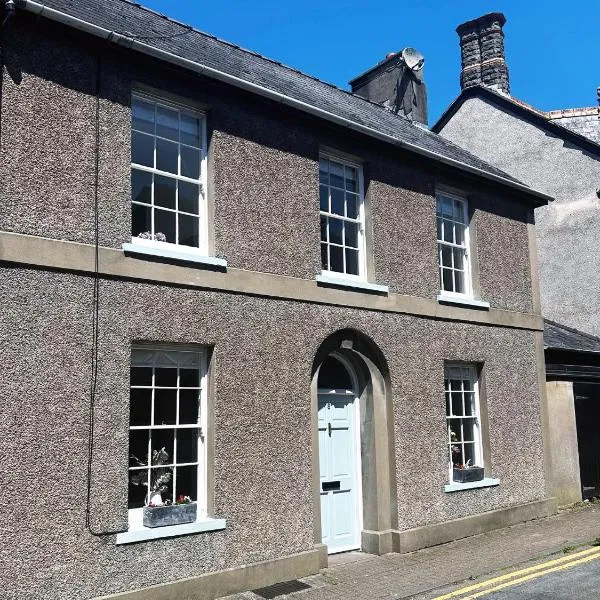 2 bed period cottage sleeps 4 in central Crickhowell, hotel in Crickhowell