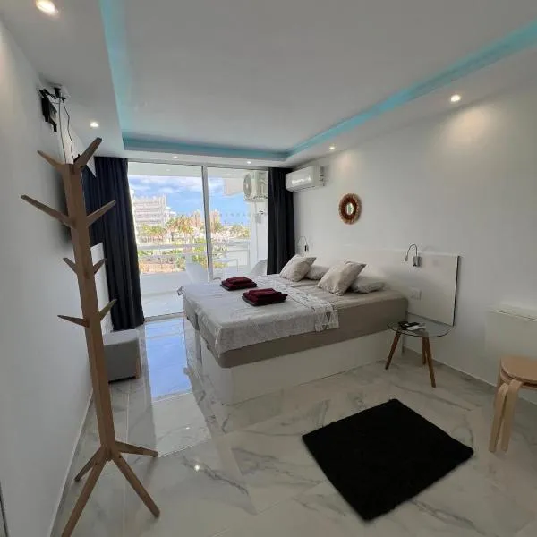 Tenerife Sea View Sun Beach Apartment 222, hotel v destinaci Playa Fañabe
