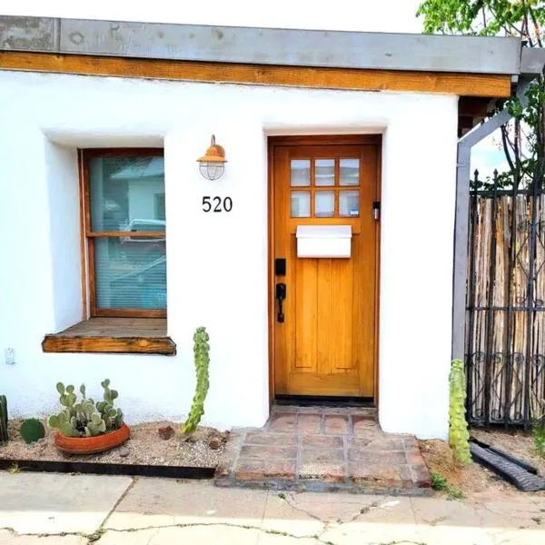 Barrio Retreat - Historic 1900 Studio Adobe Downtown, hotel in Tucson