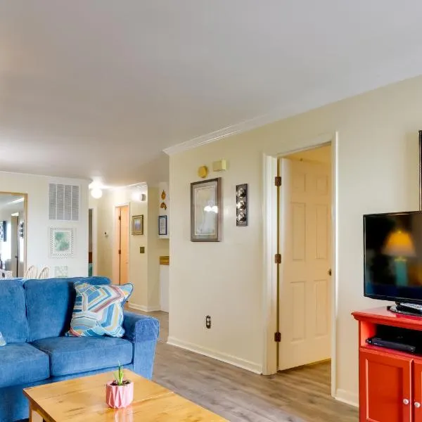 Oceanfront Carolina Beach Condo, Steps to Shore!, hotel in Carolina Beach