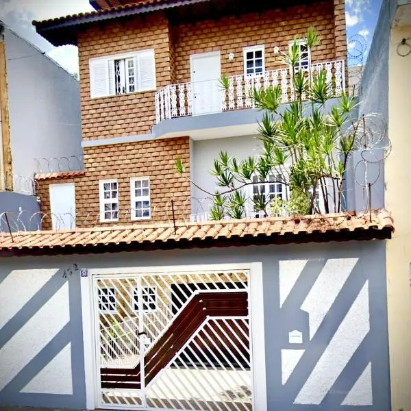 Linda Casa na Penha Próximo Metro Shopping Facil Acesso Guarulhos e Arena Corinthians、サンパウロのホテル