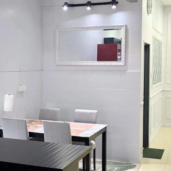 CozyRizqy Homestay at Kebun Baru - 3R2B, hotel v destinaci Jenjarum