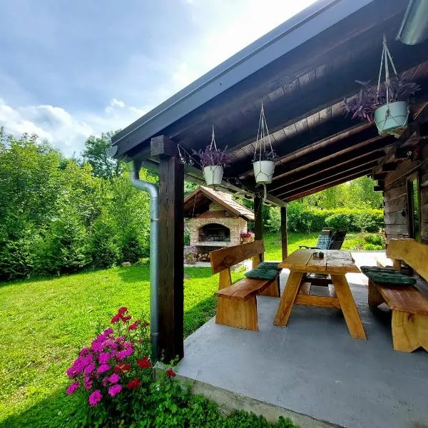 Holiday home The Hive, hotel v destinaci Slunj
