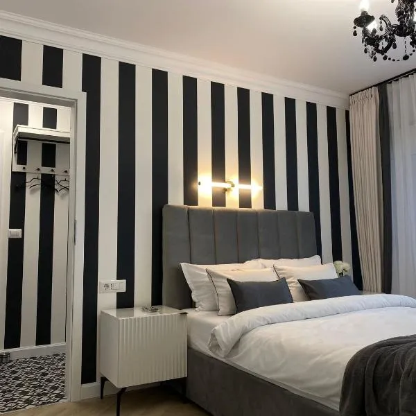 Studio Luxury Black & White, hotel in Alba Iulia