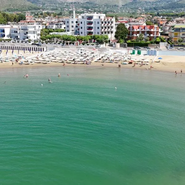 BAJAMAR BEACH HOTEL, hotel v destinácii Formia