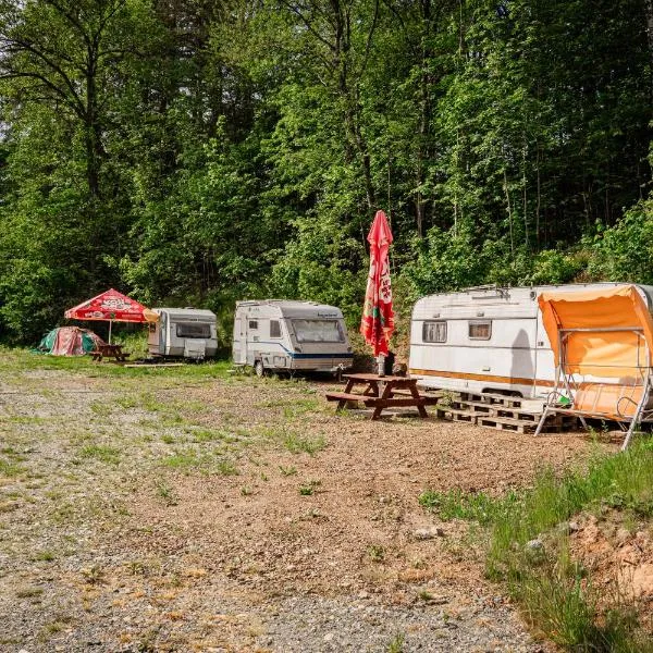 Karavan 3 v areálu Koupaliště Bystré v Orlických horách, hotel v Bystré