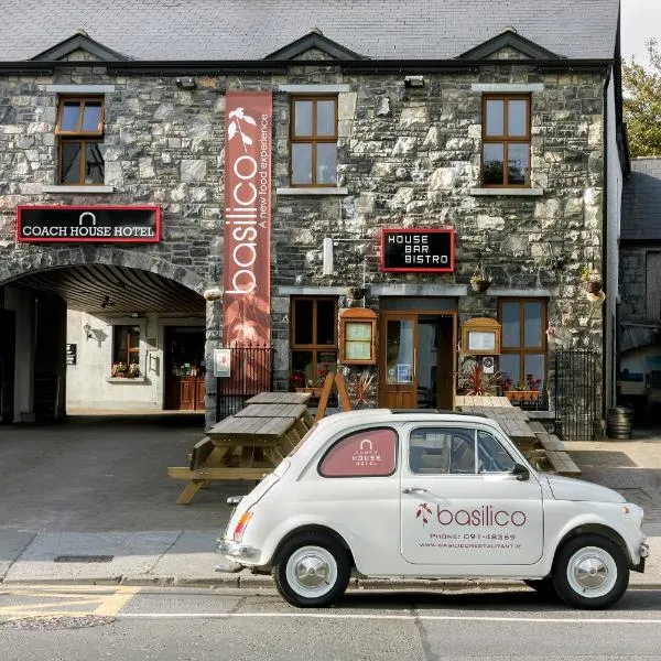 The Coach House Hotel, hotel in Ballinderreen