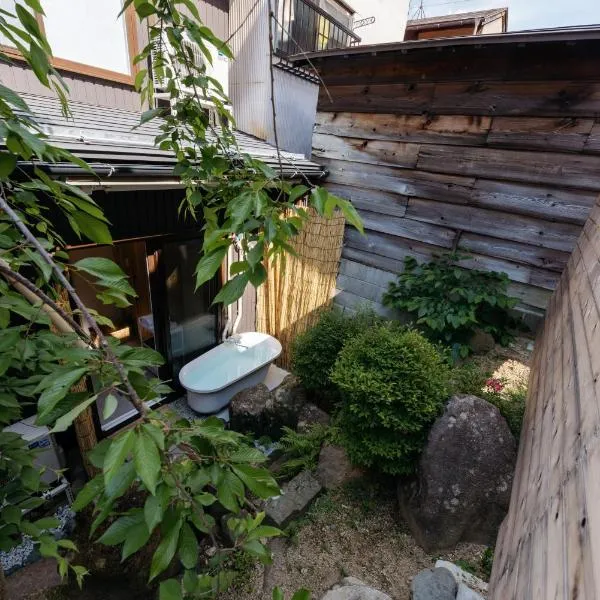 Guest House HINATA - Japanese House with Sauna and Open-air Bath, hotel a Takayama