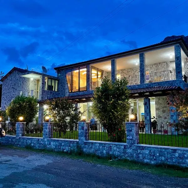 Lugina e Komanit，Koman的飯店