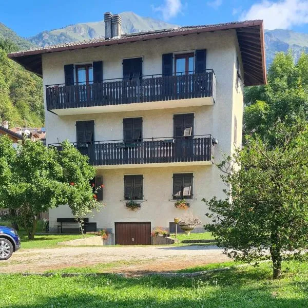 Bioledro - Casa Lena, hotel u gradu Mecolago
