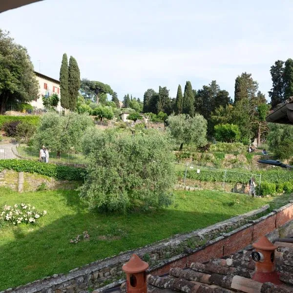 Luca's home over the Rose Garden, hotel ve Florencii