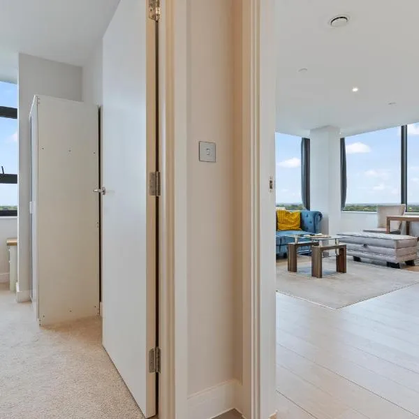 Unbookable Property, hotel in Sunbury Common