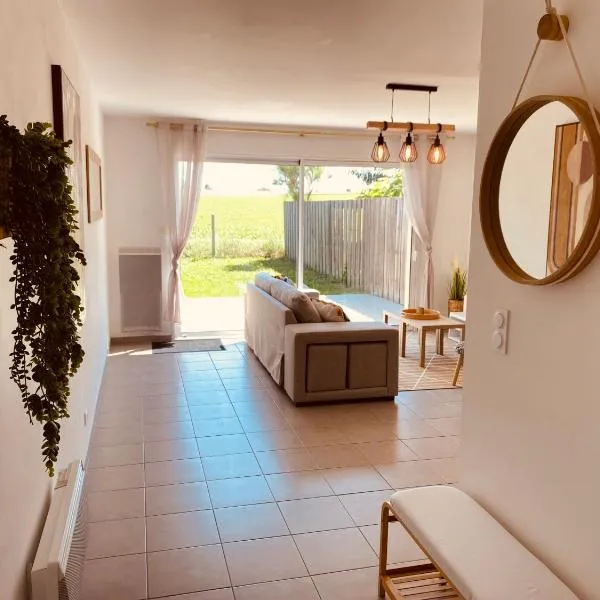 Maison moderne avec jardin: Saint-Xandre şehrinde bir otel
