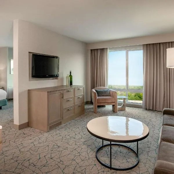 DoubleTree by Hilton Hotel and Conference Center Chicago North Shore, hotel in Skokie