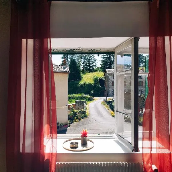 Charmant studio tout équipé, hotel v destinaci Olliergues