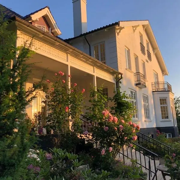 Eksklusiv taglejlighed med hav- og skovudsigt, hotel v destinaci Risskov