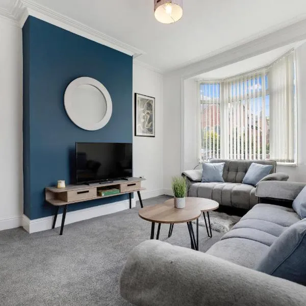 NEW! 3 Bedroom Home in Sunderland by Stay With Us, Perfect for Families & Contractors, FREE WiFi!!, hotell sihtkohas Ryhope