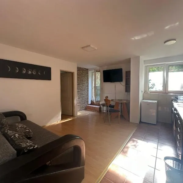 Apartment GreenTerrace next to TC BIG FASHION Mall, hotel in Karaburma