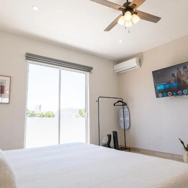 New Casa Balandra with Gated Parking at Casas Sanblu, hotel en Ensenada