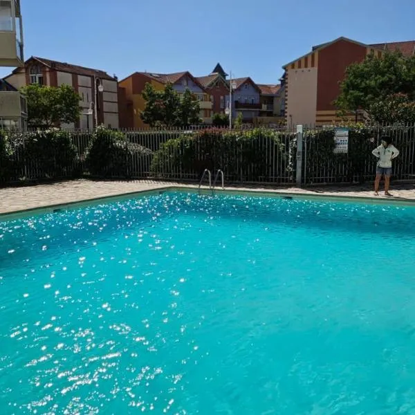 Vue Panoramique sur Bassin,Piscine et terrasse, hotel in Arcachon
