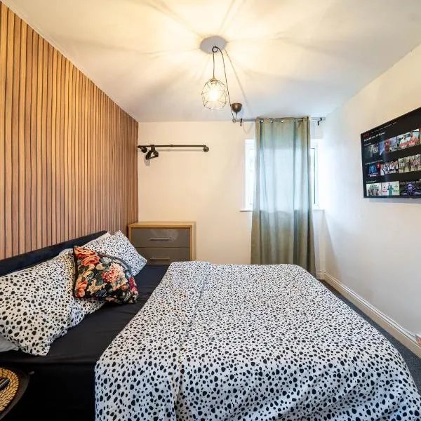COMFORTABLE SPARE ROOM with KING SIZE BED, Near Sheffield Centre, hotel v destinaci Heeley