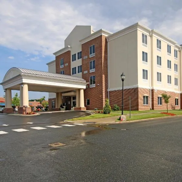 Holiday Inn Express & Suites Charlotte North, an IHG Hotel, hotel Charlotte-ban