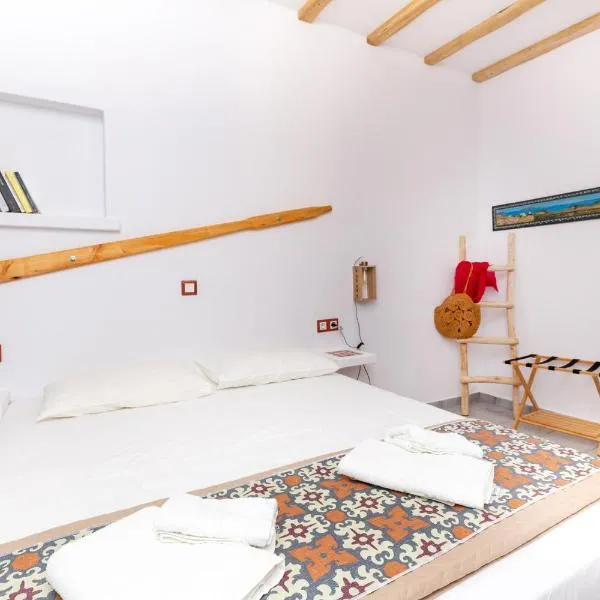 Ailouros summer hotel, hotel v destinaci Schoinousa