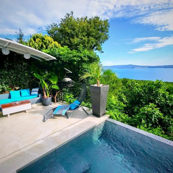 Art Gallery House with a small relaxing pool, hotel a Crikvenica
