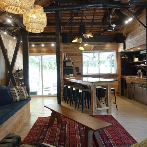 ケーブキャビン シービュー BBQ ピザ サウナ ホットタブ - Cave Cabin Chiba Seaview BBQ Pizza Sauna Hot-tub, hotel v destinaci Kobama