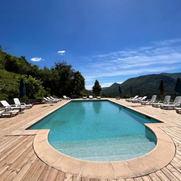 Les Ricoux, hotel v destinaci Montfroc