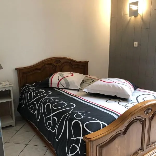 Aux Berges du Doubs, hotel v destinaci Ougney-Douvot