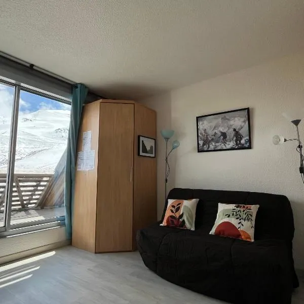 Ski Piau Engaly, plein sud avec vue sur les pistes à 50 m, cœur de station – hotel w mieście Aragnouet