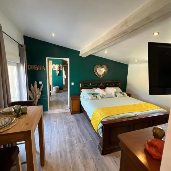 Lécrin chambre d'hôte spa, hotel v destinaci Bellegarde