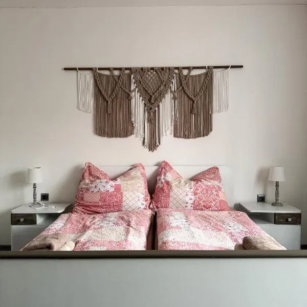 Ubytování U Cesty, hotel in Krumvíř