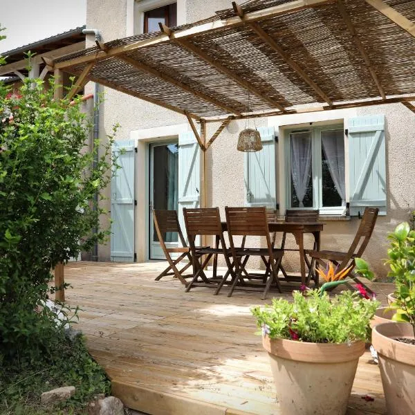 Gîte " Ô PARADIS", hotel v destinaci Douelle