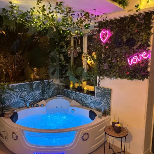 Jungle room - Lyon Est, hotel v destinaci Vaulx-en-Velin