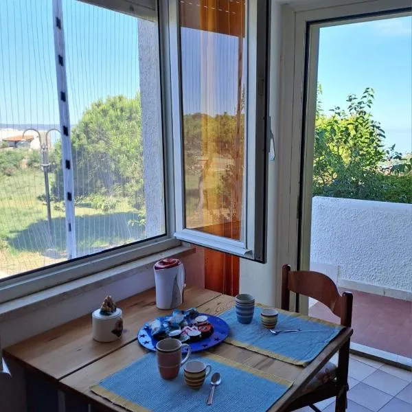 Appartamento Cala di Seta: vista mare, sul mare – hotel w mieście Calasetta