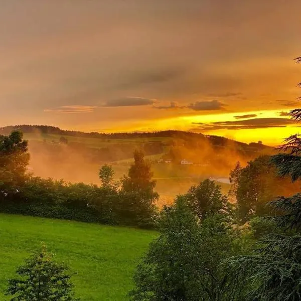 Wochenend Ferienhaus mit tollen Ausblick in die Bucklige Welt, hotel v destinaci Kühbach