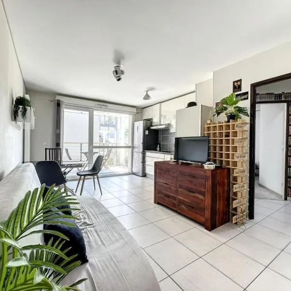 Le Central-4 personnes-Parking, hotel v destinaci Annemasse