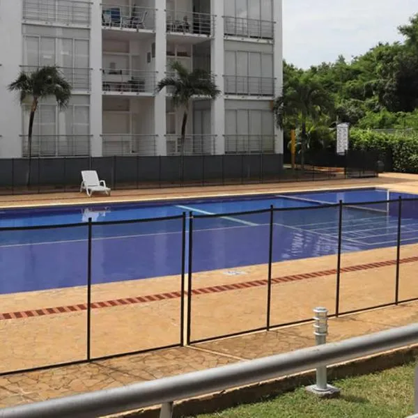 Apartaestudio con balcón a la piscina, hotel in Flandes