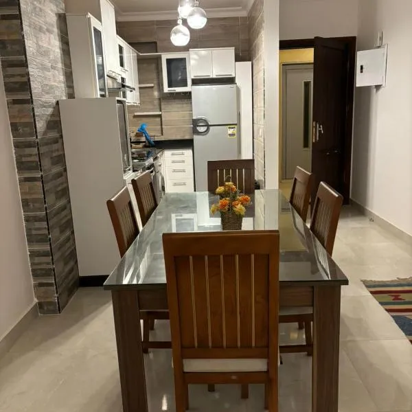 Cozy chalet 3 BD with amazing private garden Stella Heights Sidi Abd Elrahman North Coast شاليه ارضي بحديقه ثلاث غرف ستيلا هايتس سيدي عبد الرحمن الساحل الشمالي, hotell sihtkohas El Alamein