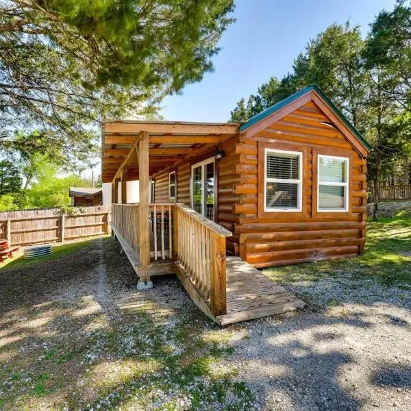 Indian Point Cabin 2 near SDC, Branson, and Table Rock Lake, hotel v destinaci Branson