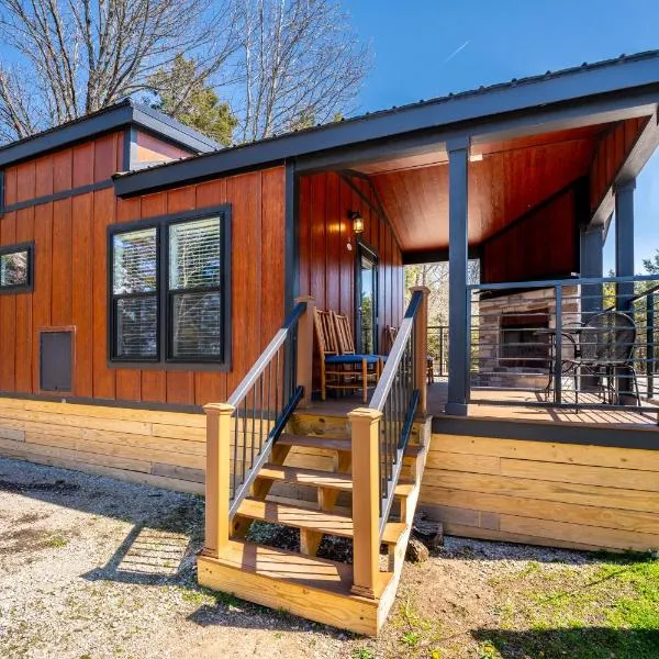 Indian Point Cabin 4 near SDC, Branson, Table Rock Lake, hotel v destinaci Branson
